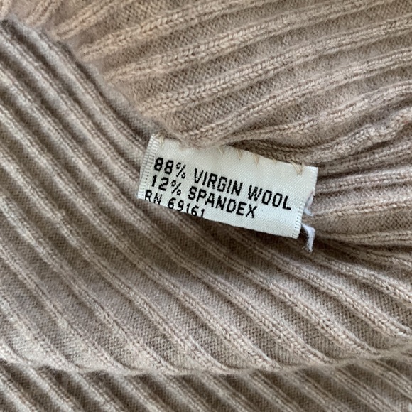 Virgin Wool Mock Neck Ribbed Minimalist Sweater - Picture 5 of 6